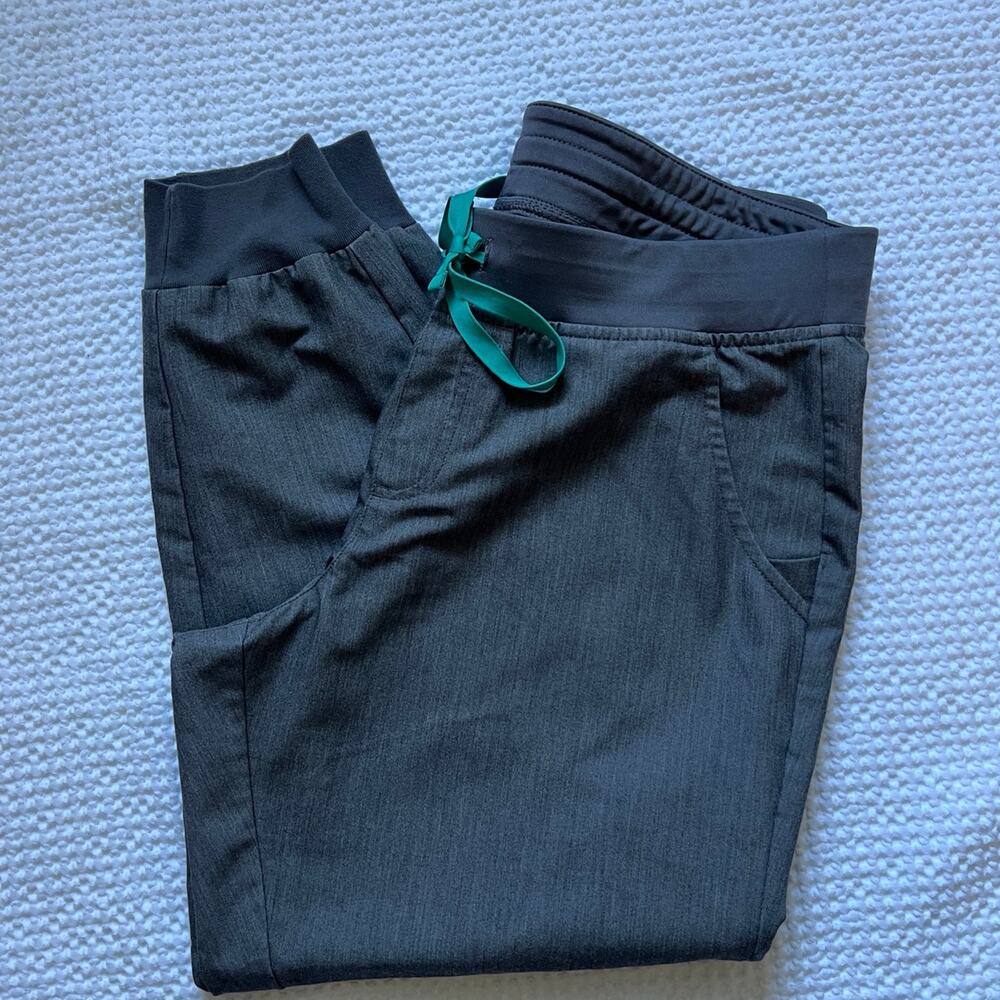 FIGS- LIKE NEW  graphite- jogger scrub pants- sz LP